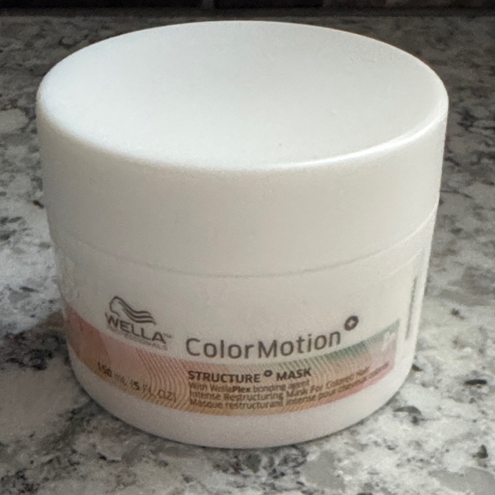 Wella ColorMotion Hair Mask in White Jar
